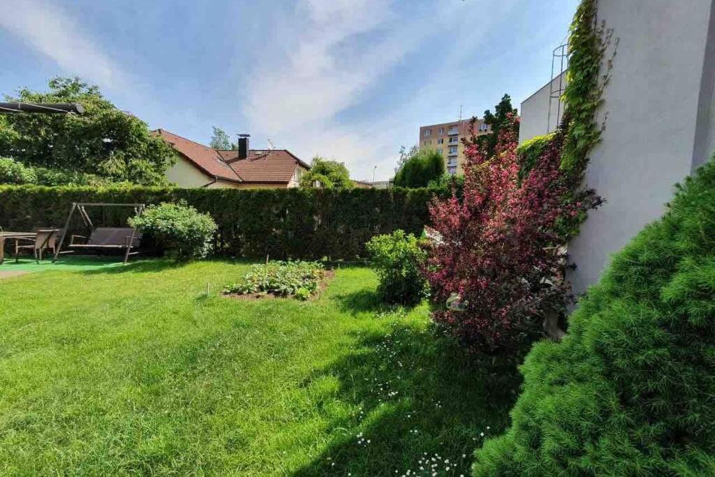 Family Apartment With Garden And Parking Spot Ceske Budejovice Bagian luar foto